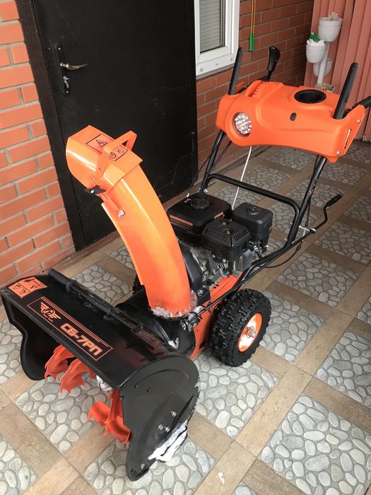 Продам снегоуборочную машину СБ-7РП