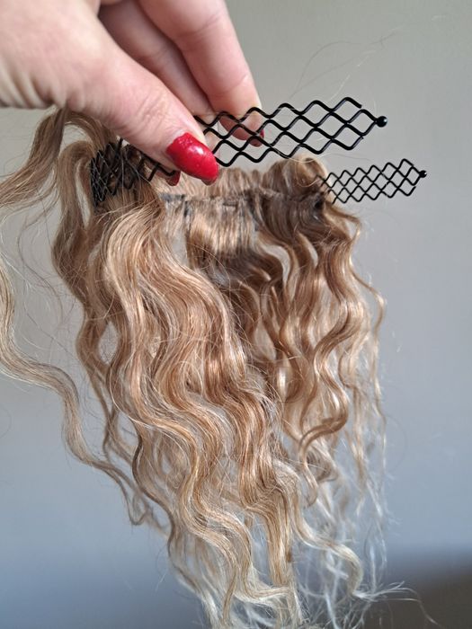 Диадема готова за поставяне.Напълно естествен косъм.