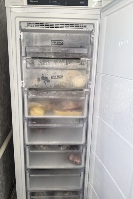 Морозильная  камера Hotpoint