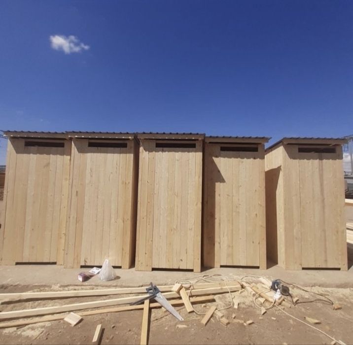 готовый деревянный туалет