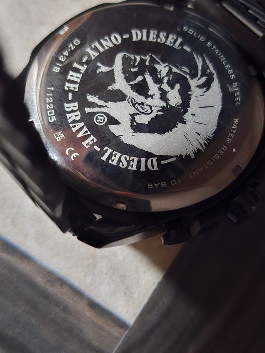 Часы фирмы DIESEL.