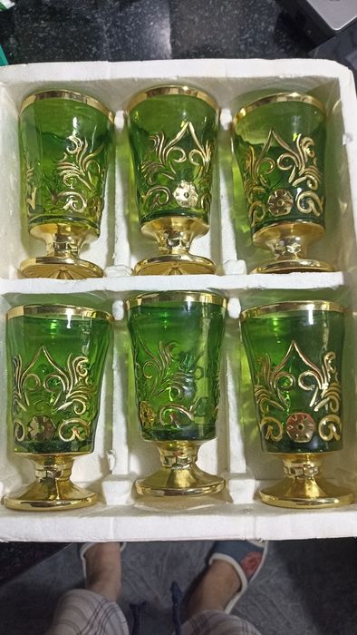 Продам утятницу и новые фужеры.