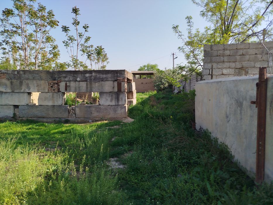 Hovli sotiladi (yer)