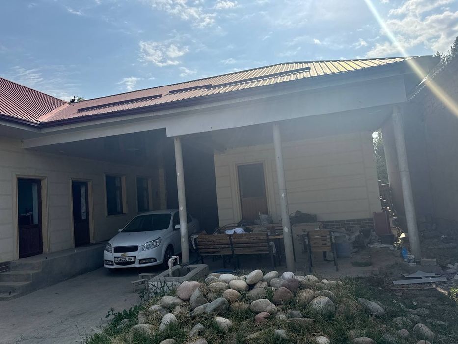 Тайёр ховли сотилади хамма шаройтлари бор