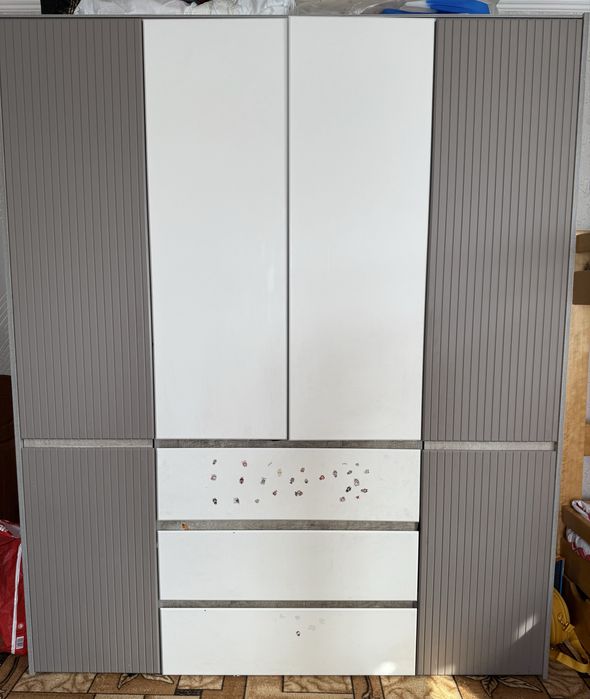 Шкаф вместительный большой