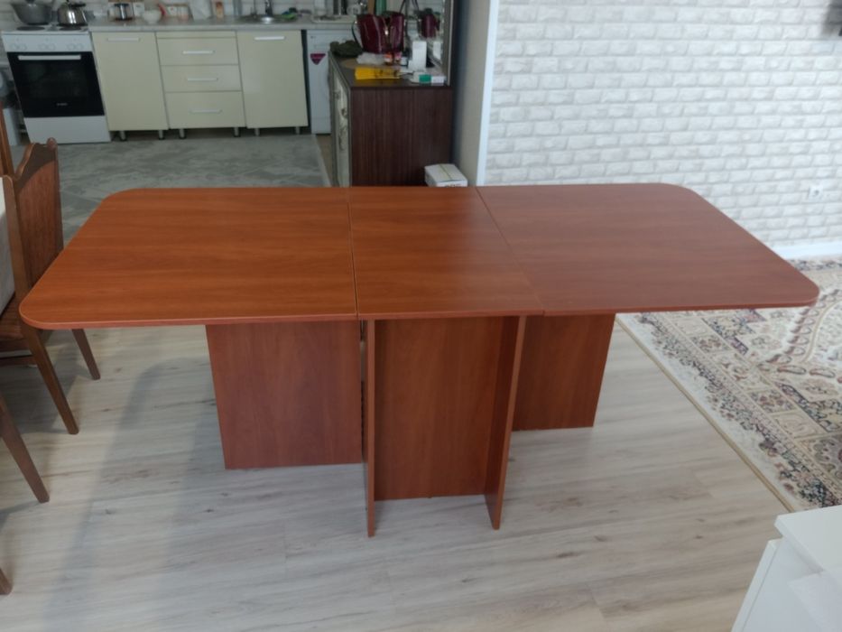 Продам стол книжка