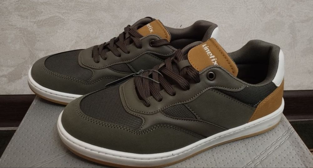 Новые мужские турецкие кроссовки.Плоская гелевая подошва