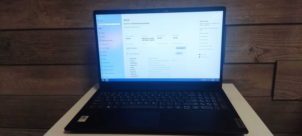 Лаптоп Lenovo V15 G4 AMN (AMD Ryzen 3 7320u, 8GB LPDDR5 5500 Mhz, 256GB SSD NVMe, 15.6" Full HD)
