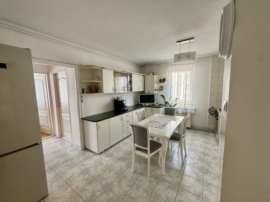 Apartament 3 camere, 68 mp, 2 băi, balcon închis – Unirii, Târgu Mureș