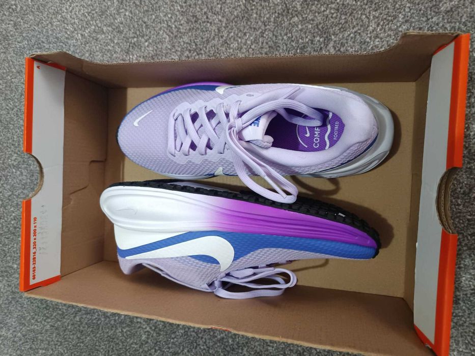 W NIKE REVOLUTION 8 Нови  36,5 номер