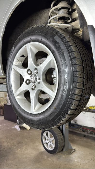 Продам диски с шиной 16