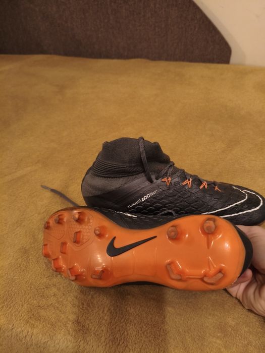 Бутонки за момче