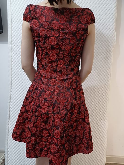 Платье на девочку нарядное