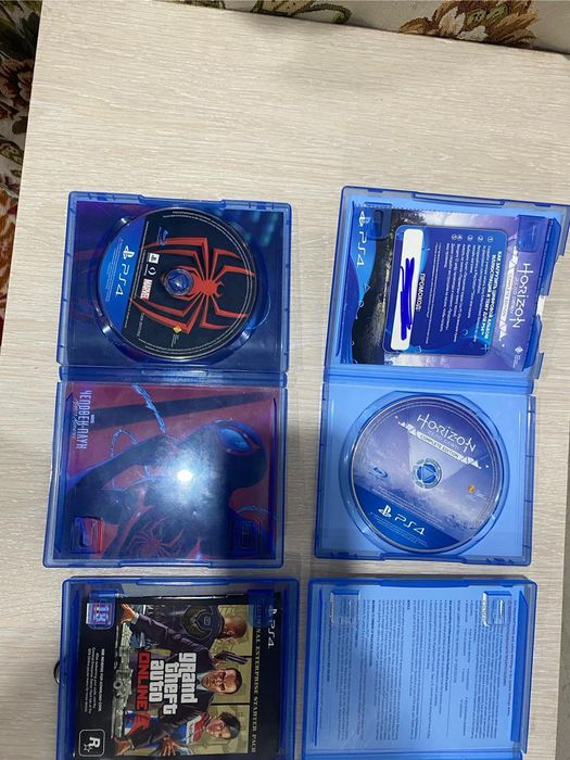 Продам PS4 slim 1TB