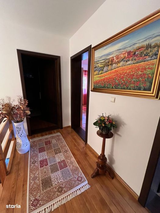 Vand vila Busteni, pozitie excelenta, vedere Cruce, toate utilitatile