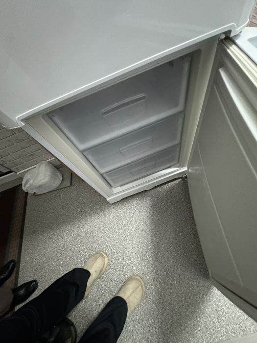 Продается холодильник Indesit