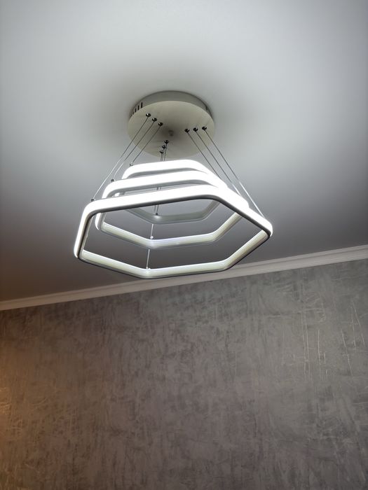 Продам б/у люстры.