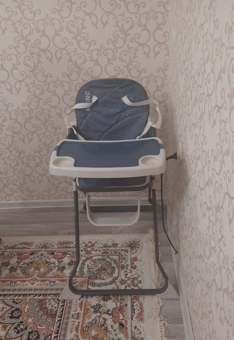 Балалар кішкентай  тамақ ішетін орындық