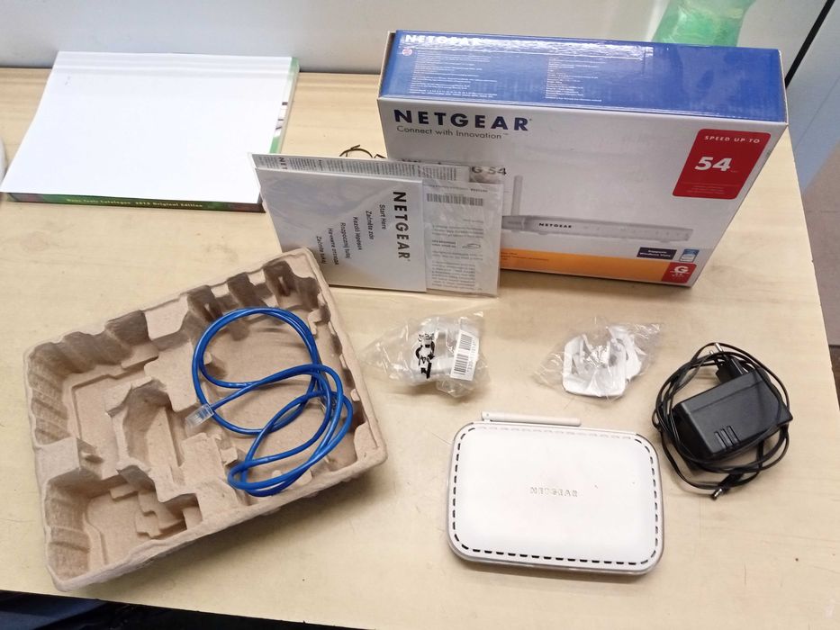 рутер Netgear WGT624 v3 оригинално зарядно и кутия WiFi WLAN интернет