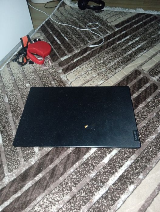Vând urgent laptop Lenovo perfect pentru gaming/lucru/școală/etc!