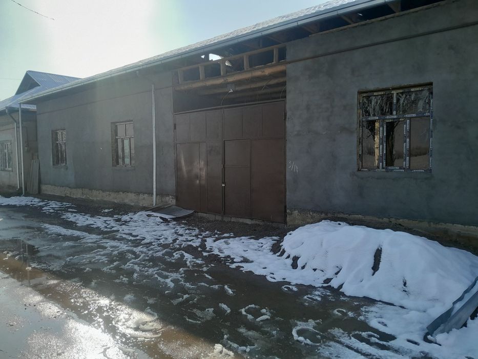 Uy sotiladi Yuqorichirchiq tumani qorasuv yahshi xonadon sevet gaz dgf