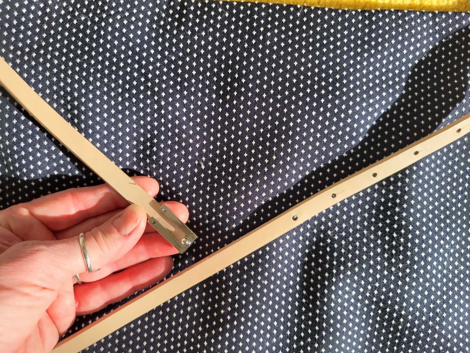 Fusta dreapta, mulata, bleumarin cu picațele albe, marimea 36.