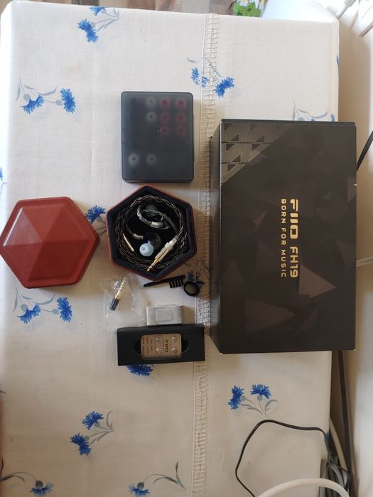 Vând căști iem Fiio fh19