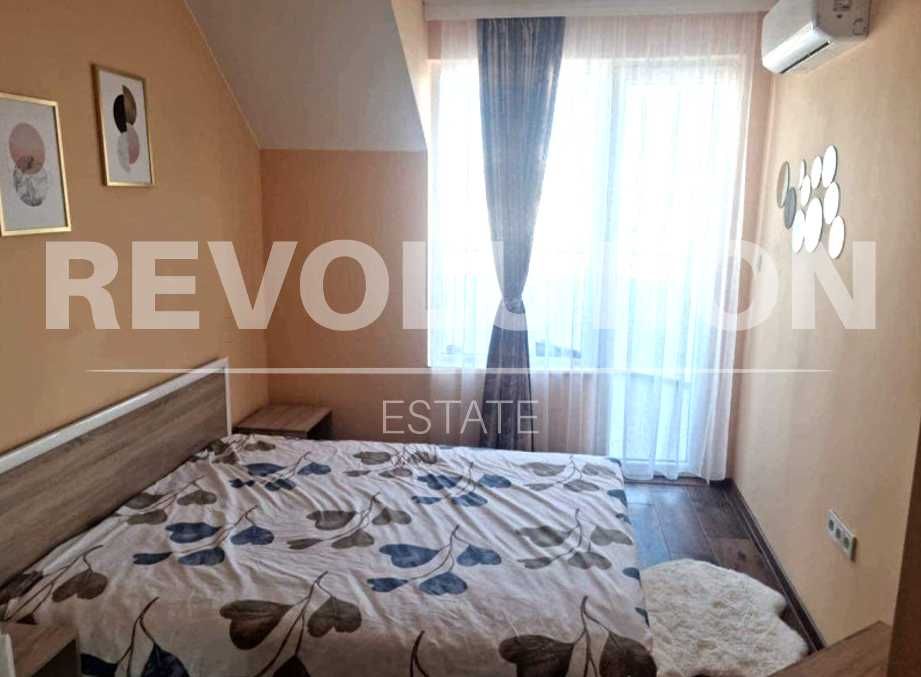 Луксозен тристаен апартамент в района на Колхозен пазар