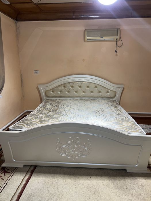 Продам двуспальную кровать бу