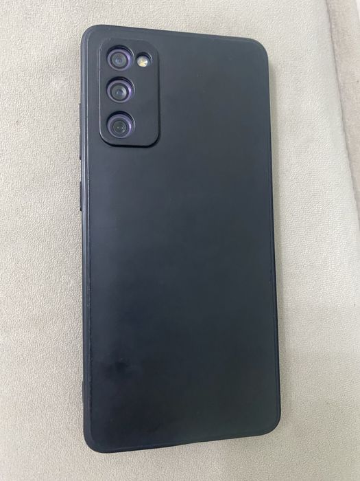 Samsung S20 FE в хорошем состояний