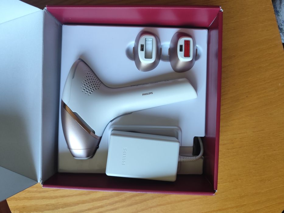 Фотоепилатор Philips Lumea IPL 9000