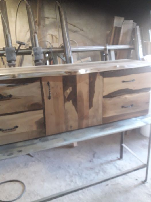 Тв шкаф изцяло от орех