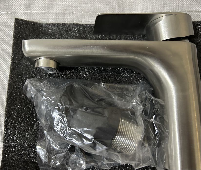 Продам смеситель для раковины в ванную