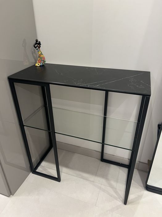 Конзолна маса