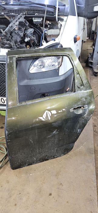 Продам дверь Рено Дастер