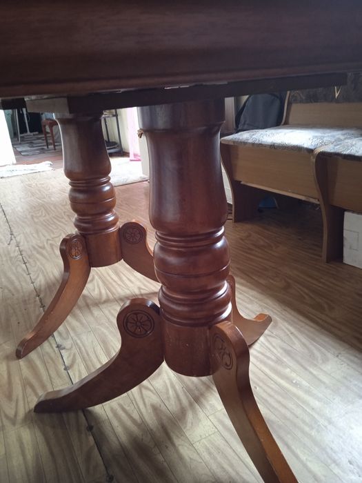 Продаю гостинный стол. 195/75см.