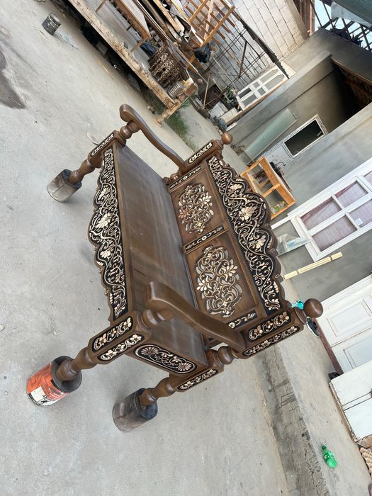 Скамека заказга ясайман ёнгок Листвинитцдан сасна матерялладан ясалади