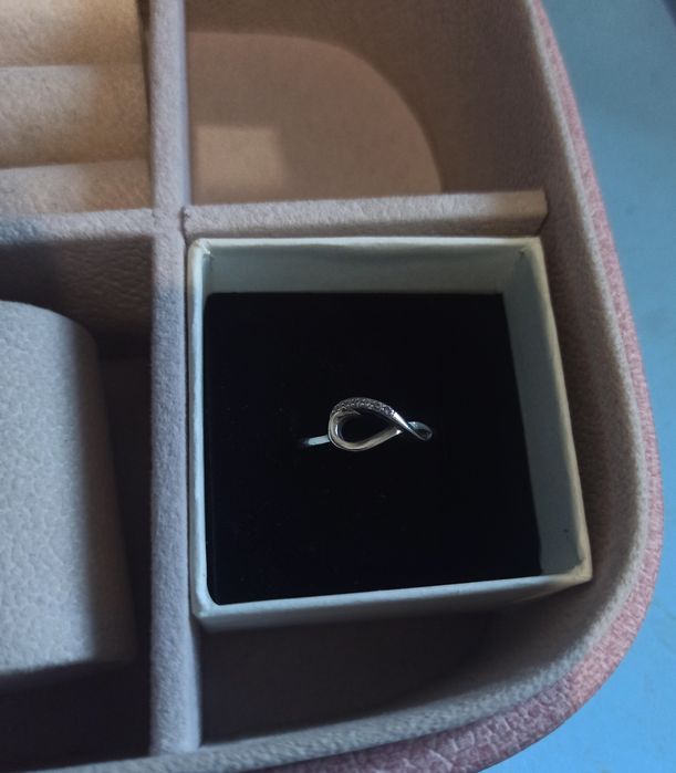 Kumush taqinchoqlar sotiladi