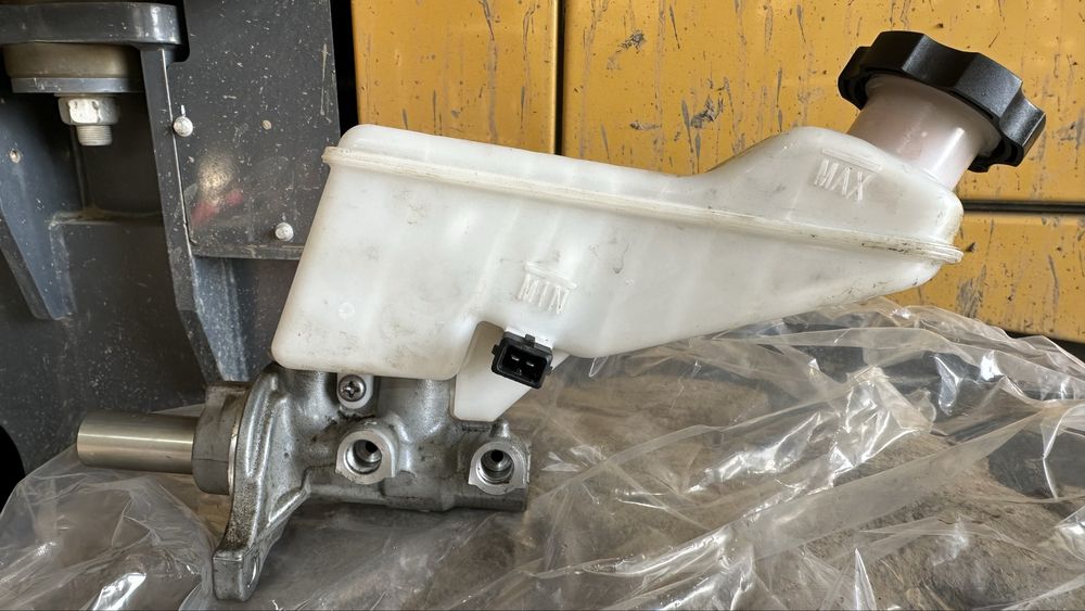 Главный тормозной цилиндр на Hyundai Elantra AD