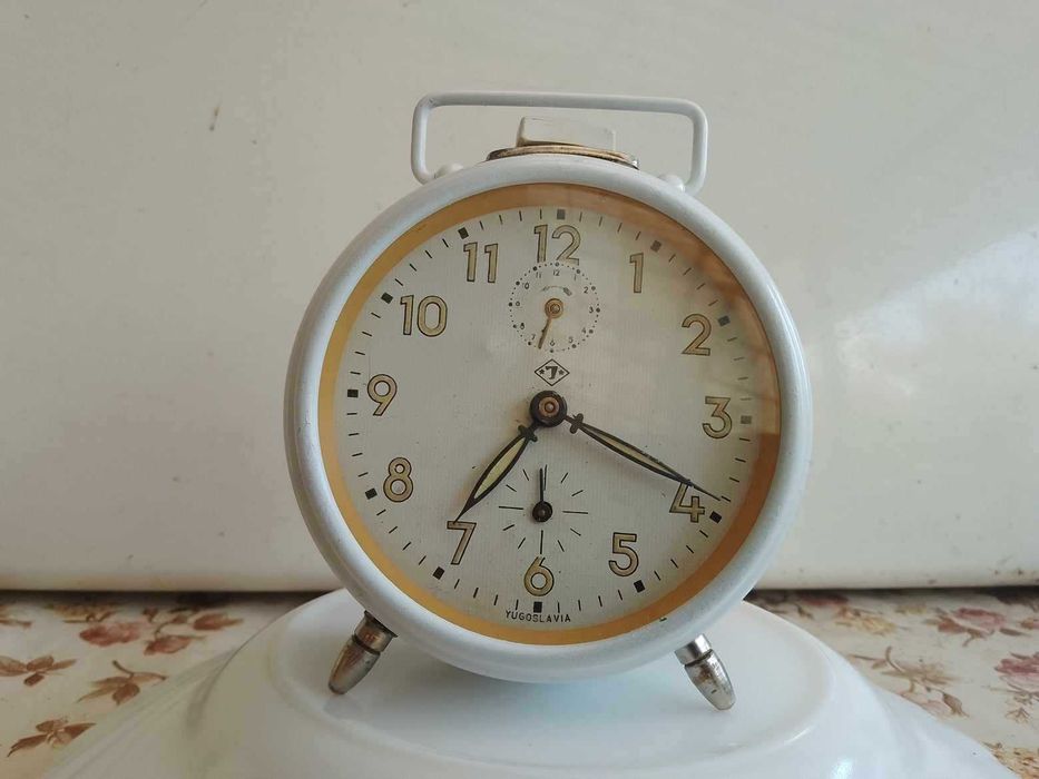 Ceas desteptator de masa - mecanic Jnsa .Fabricat YUGOSLAVIA .