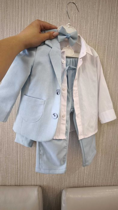 Елегантен комплект със сако в светло син десен 12-18м