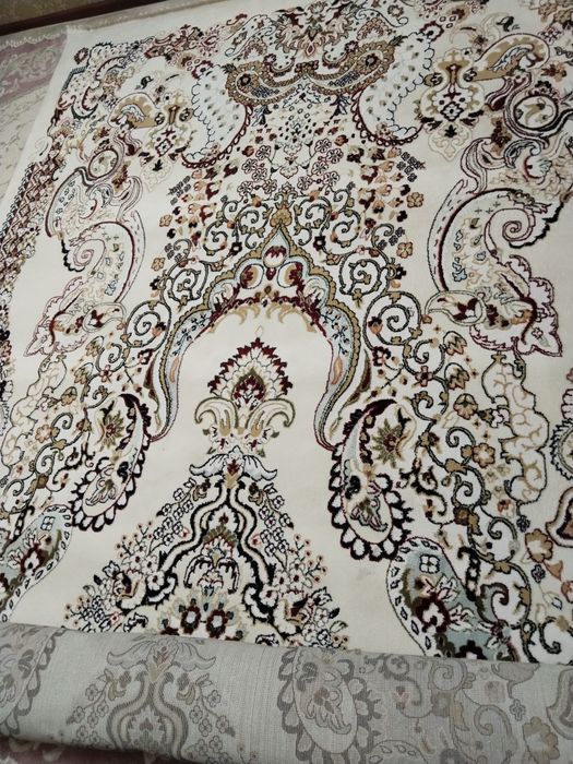 Жібек кілем сатылады