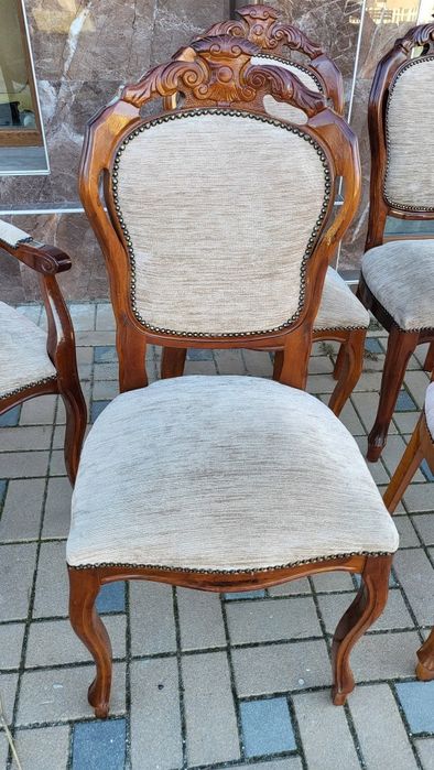 Трапезна маса със столове