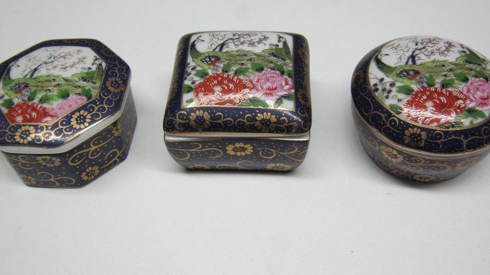 Lot, 3 casete mici,portelan China,cu capace.