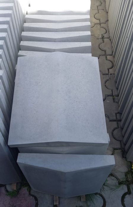Vând capace din beton pentru gard
