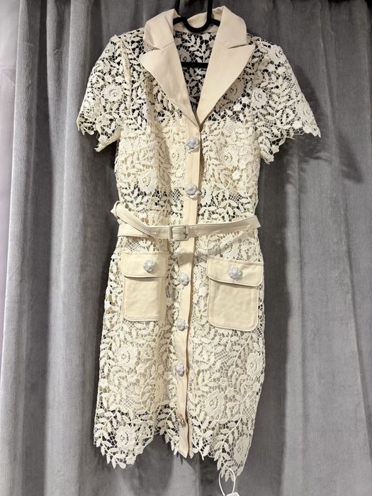 Чисто нова дантелена рокля