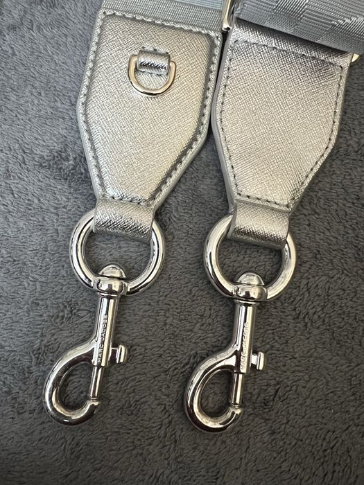 Geanta Marc Jacobs Snapshot argintie originala cu bon achizitie