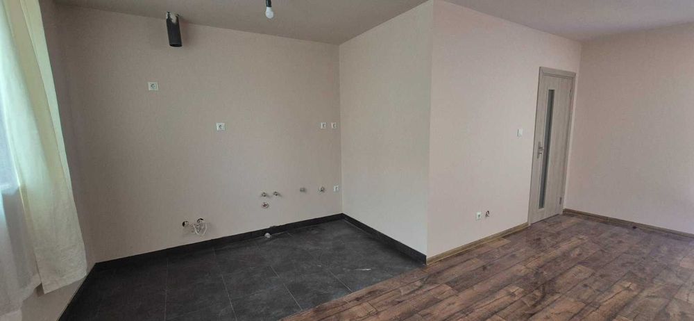 Продава се Двустаен апартамент в Велико Търново, Бузлуджа - 93 кв.м за 477 €/кв.м - Снимка #2