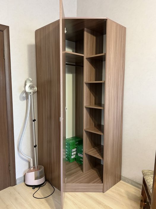 Продам угловой шкаф