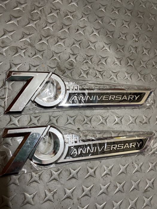 Эмблема 60th Anniversary для Toyota